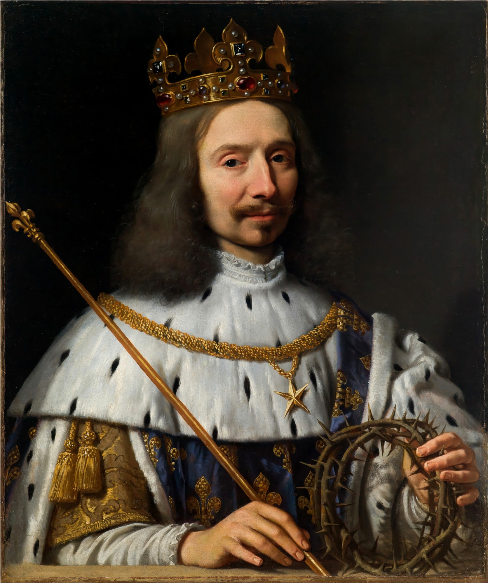 Retrato de Luís XIII coroado, segurando um cetro e uma coroa de espinhos, por Philippe de Champaigne. O rei veste manto de arminho e coroa dourada, com fundo escuro.