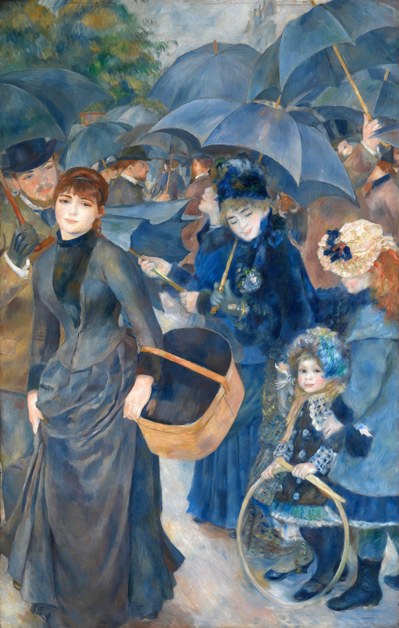 Quadro decorativo do artista Pierre-Auguste Renoir, 'Os Guarda-Chuvas', representando uma multidão de pessoas em um dia chuvoso em Paris, abrigando-se sob guarda-chuvas azuis e escuros. A figura central é uma mulher com um vestido cinza escuro e uma cesta, olhando diretamente para o observador. Outras figuras incluem mulheres e crianças com guarda-chuvas, em tons predominantemente azuis e cinzas, com toques de marrom e bege. A cena transmite uma atmosfera de vida urbana no século XIX.