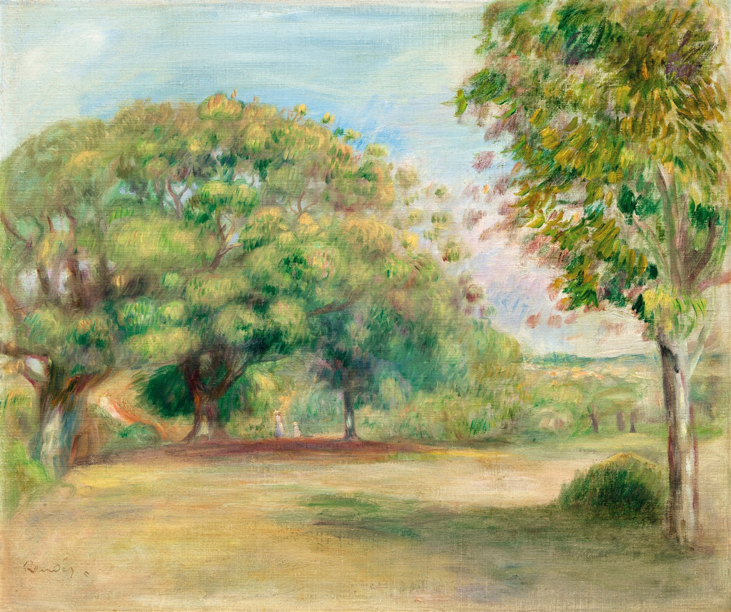 Pintura a óleo de Pierre-Auguste Renoir, representando uma paisagem arborizada com grandes árvores verdes e um campo aberto em tons de amarelo e marrom sob um céu azul claro. A luz do sol filtra-se pelas folhas, criando um efeito luminoso. Duas figuras pequenas e borradas podem ser vistas ao fundo entre as árvores.