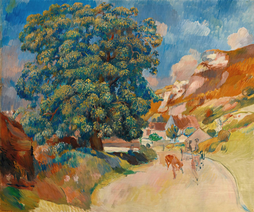 Quadro decorativo com paisagem vibrante, atribuída a Pierre Auguste Renoir, mostrando uma grande árvore frondosa em tons de verde e azul, com montanhas avermelhadas ao fundo sob um céu azul com nuvens. Uma estrada serpenteia por uma vila, com figuras humanas e animais.