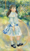 Quadro decorativo com pintura de Pierre-Auguste Renoir, 'A Menina com o Aro', representando uma jovem de vestido azul e branco segurando um aro, em um jardim verde e ensolarado.