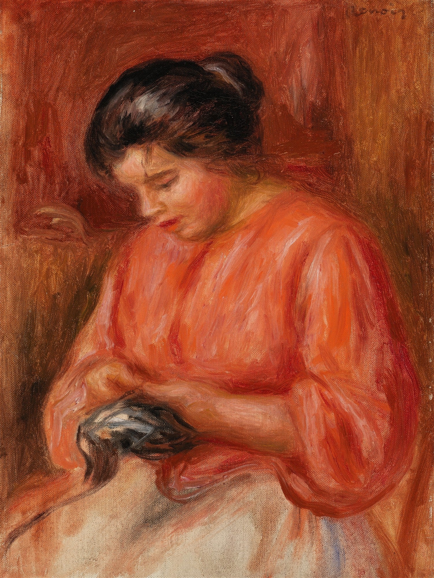 Mulher de vestido coral penteando o cabelo, em tons quentes e pinceladas soltas de Renoir
