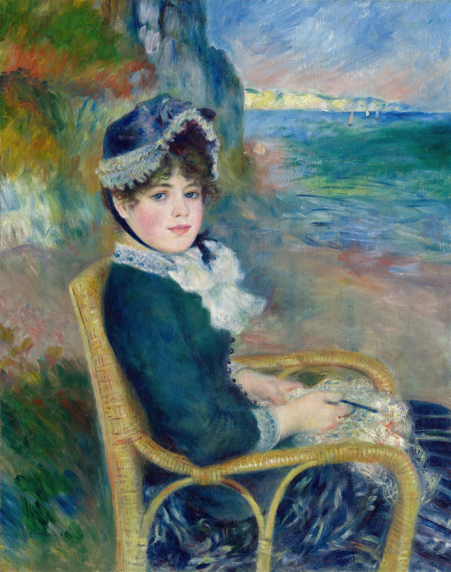 Quadro decorativo mostrando uma jovem mulher sentada em uma cadeira de vime em frente ao mar, com chapéu e vestimentas de época, atribuído a Pierre-Auguste Renoir.