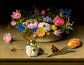 Quadro decorativo detalhado de natureza-morta barroca com cesto de flores exuberantes, insetos como borboleta, libélula e abelha, e flores avulsas sobre uma superfície de madeira escura. Assinatura 'AB 1619'.