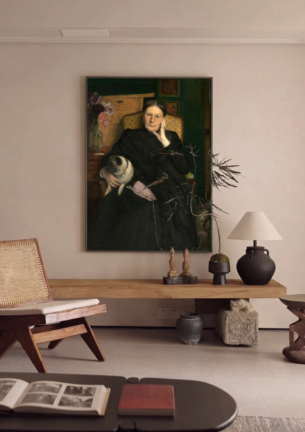 Quadro Decorativo Senhora com Pug - Jacques Émile Blanche em ambiente decorado