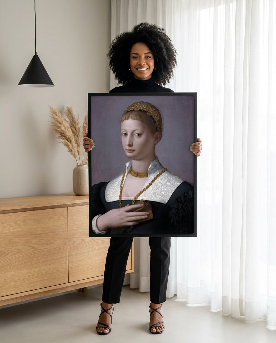 Quadro Decorativo Retrato de uma Dama - Bronzino | modelo apresentando o quadro emoldurado