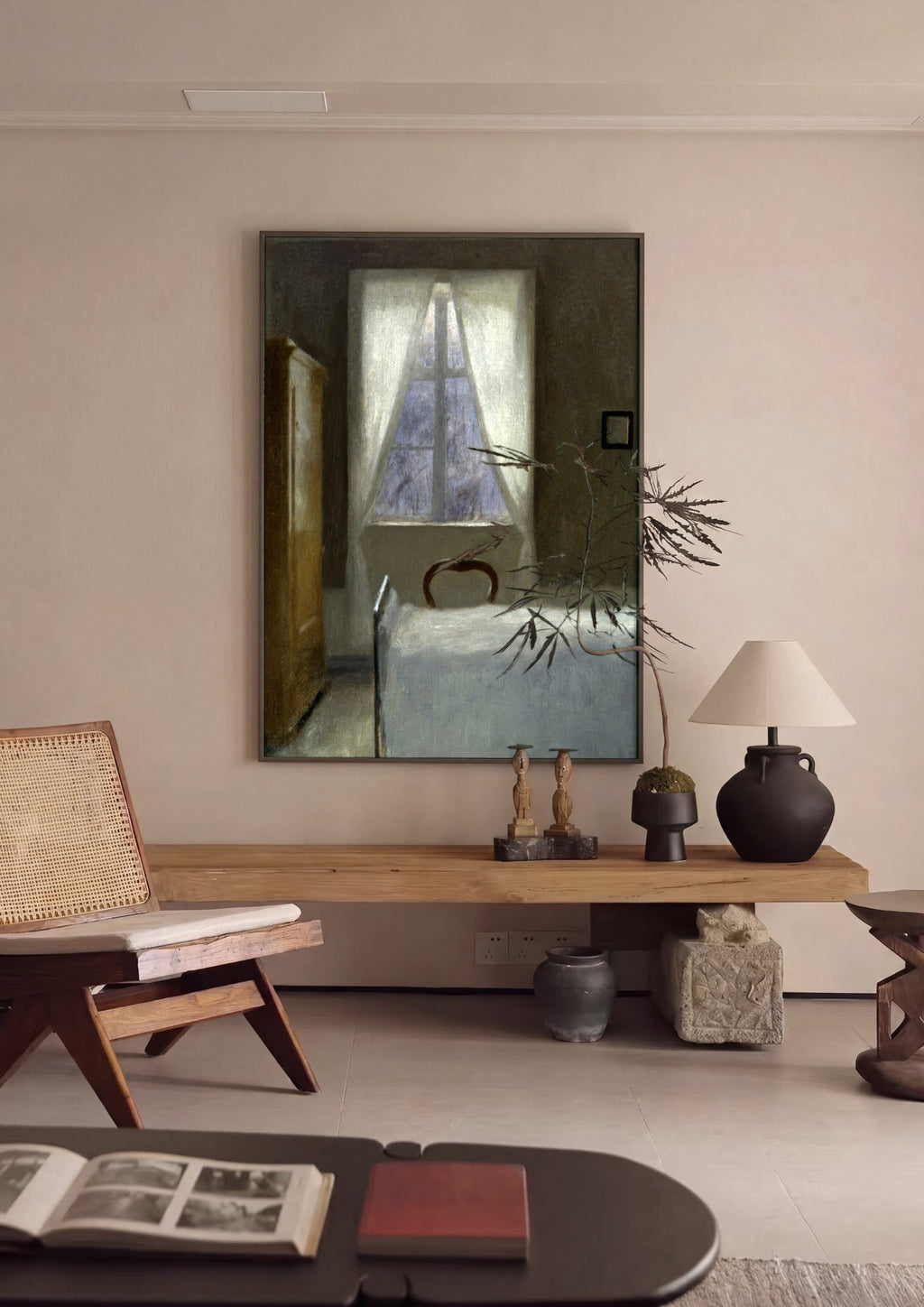 Quarto Solitário: Obras de Vilhelm Hammershøi para sua parede | quadro emoldurado na parede