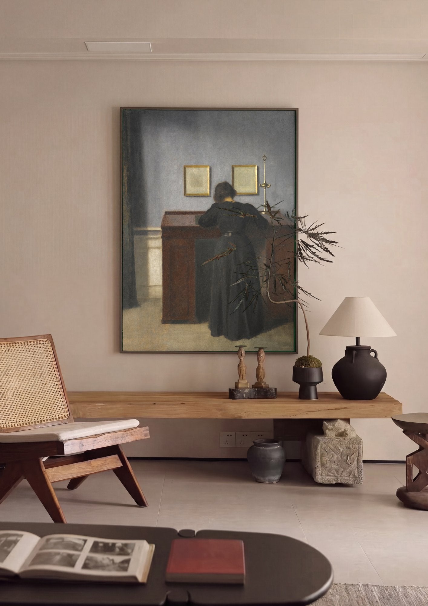 Quadro Decorativo Interior com Mulher e Molduras - Hammershøi em ambiente decorado