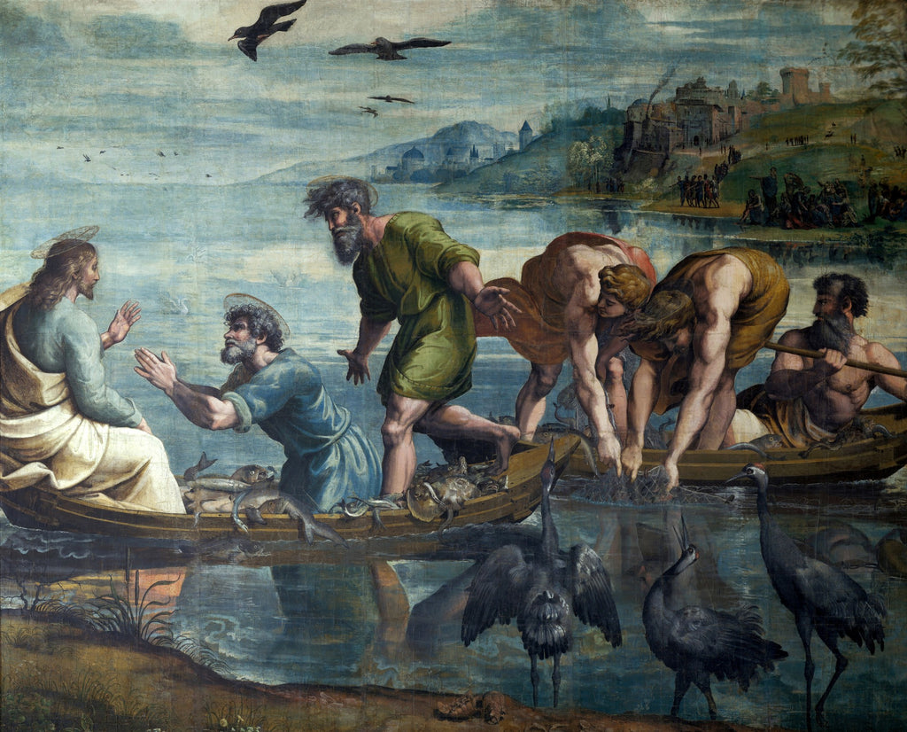 Quadro decorativo 'A Pesca Milagrosa' de Raffaello, retratando Jesus em um barco com São Pedro e outros pescadores, que estão puxando redes cheias de peixes da água, sob um céu com pássaros e uma paisagem distante.