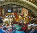 Afresco 'A Coroação de Carlos Magno' de Rafael, mostrando uma cena cerimonial grandiosa com o Papa Leão III coroando Carlos Magno, rodeados por clérigos e nobres em uma arquitetura imponente do Renascimento.