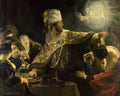 Quadro decorativo 'A Festa de Baltazar' de Rembrandt, com figura central em turbante e vestes ricas olhando para uma escrita misteriosa iluminada na parede, enquanto outros ao redor reagem com espanto e medo.