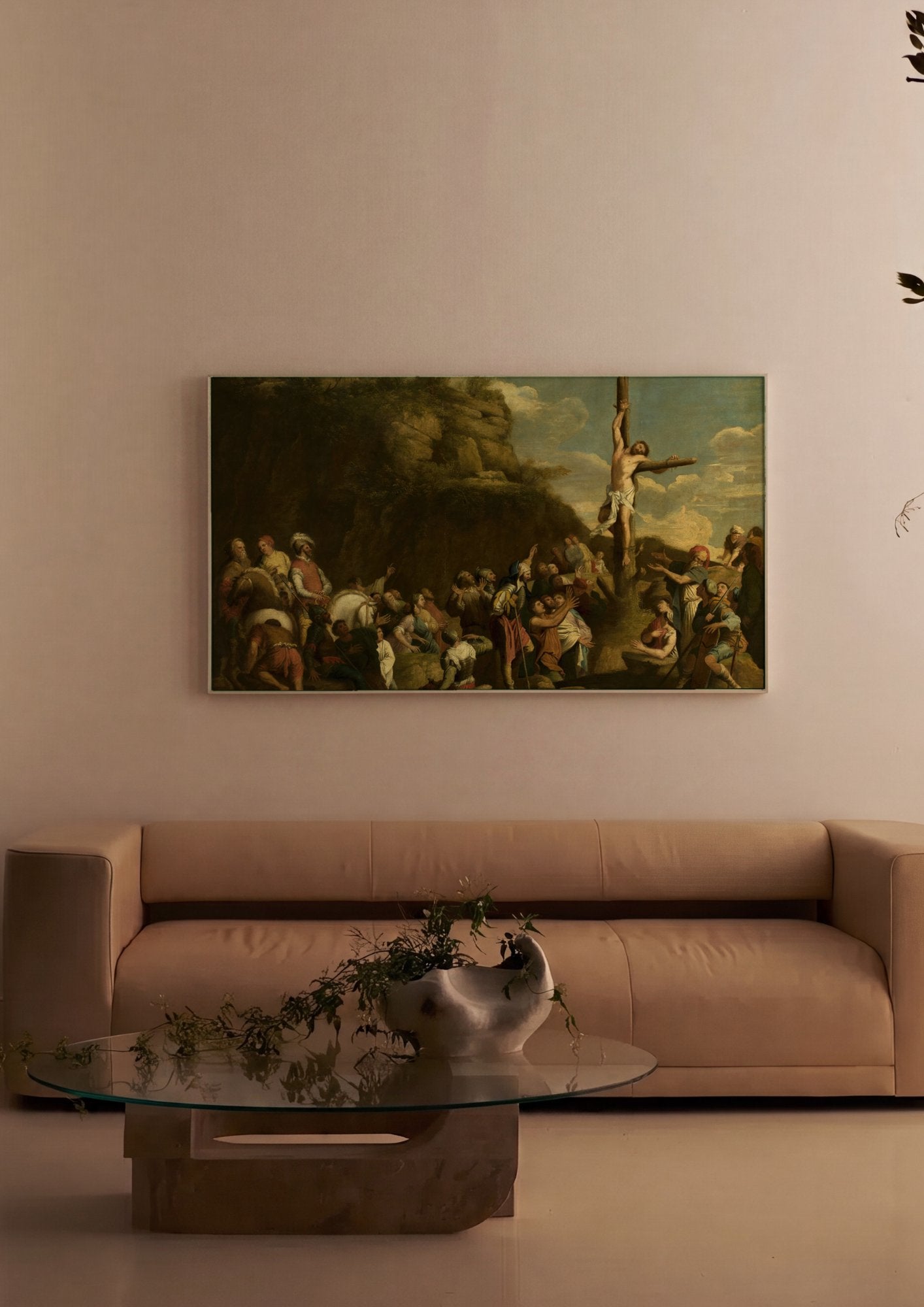 Quadro Decorativo A Crucificação de Cristo - Salvator Rosa em ambiente decorado