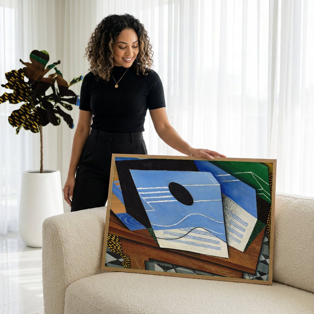 Quadro Decorativo A Guitarra - Juan Gris com modelo em ambiente