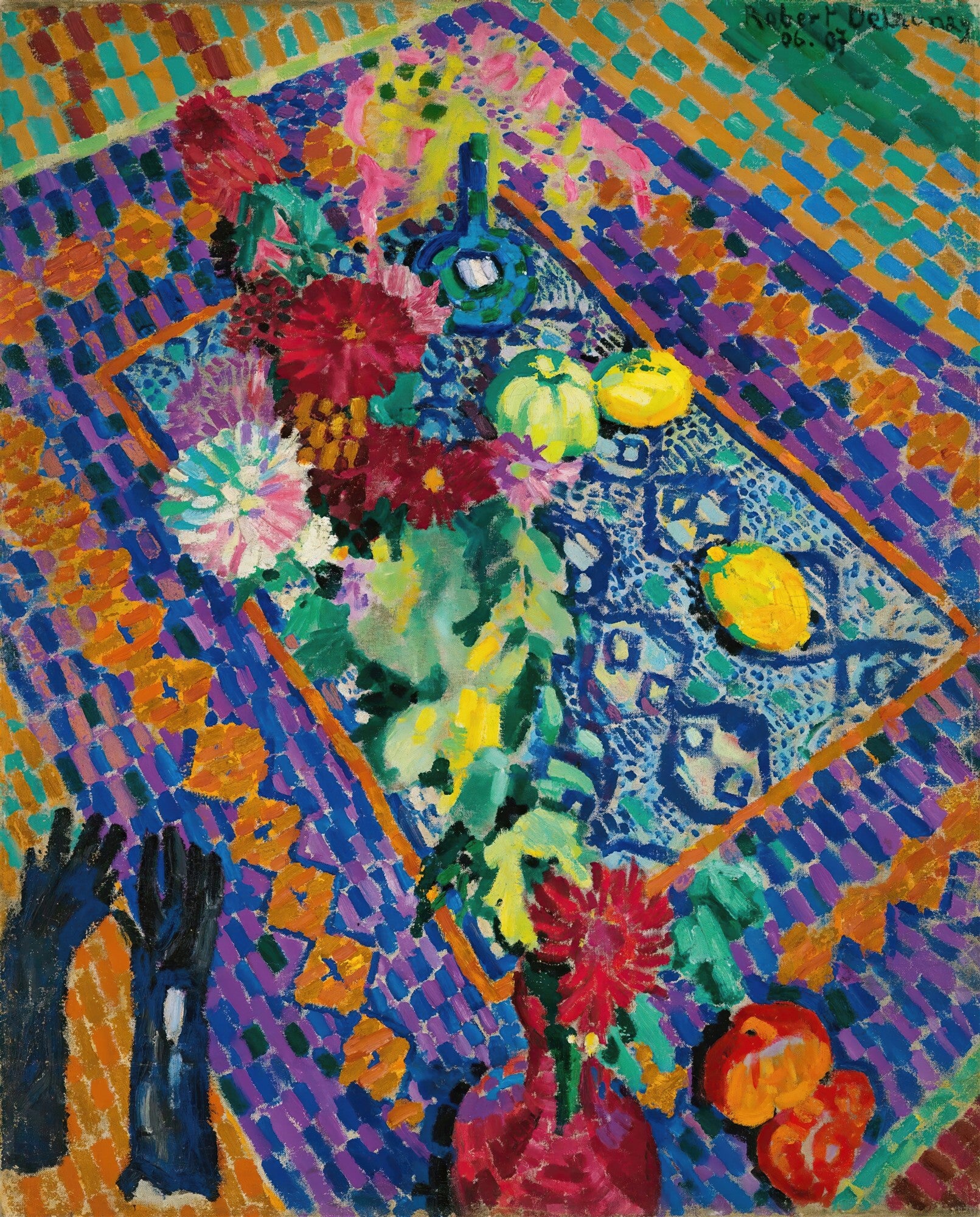 Quadro vibrante de Robert Delaunay, Natureza-Morta com Flores, em estilo Pós-Impressionista, com toalha azul, flores vermelhas e brancas, e frutas amarelas.