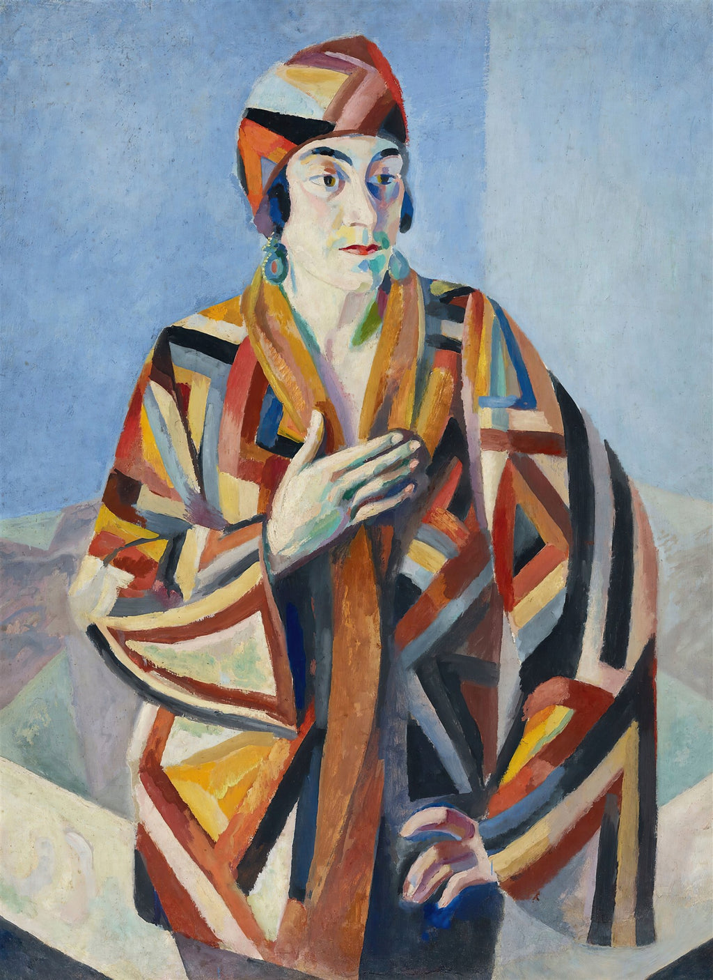 Retrato de mulher com chapéu e casaco listrados e coloridos, em estilo cubista, com fundo azul claro. A mulher tem traços faciais marcados e olhos expressivos. Obra de Robert Delaunay.