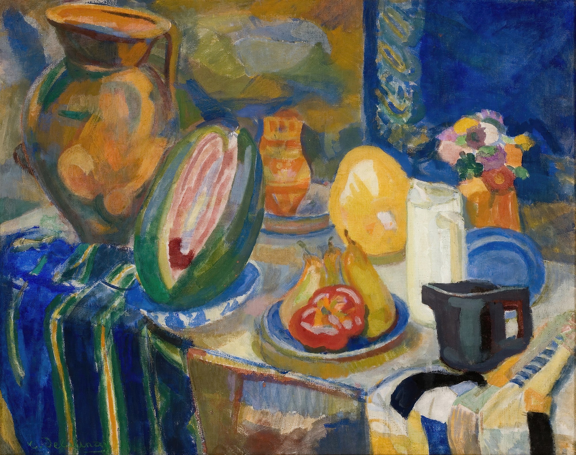 Natureza-morta vibrante de Robert Delaunay, com melancia cortada, jarros, frutas como peras e pimentão vermelho, e um copo de leite, dispostos sobre uma mesa com tecidos azuis e listrados. A pintura possui cores intensas e formas geométricas, características do Orfismo.