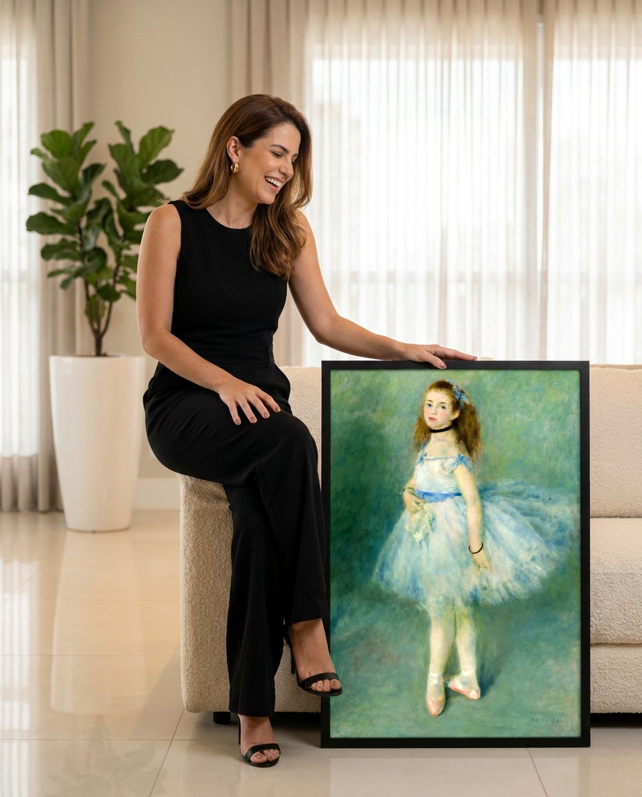 Quadro Decorativo A Bailarina (La Danseuse) - Renoir | modelo apresentando o quadro emoldurado