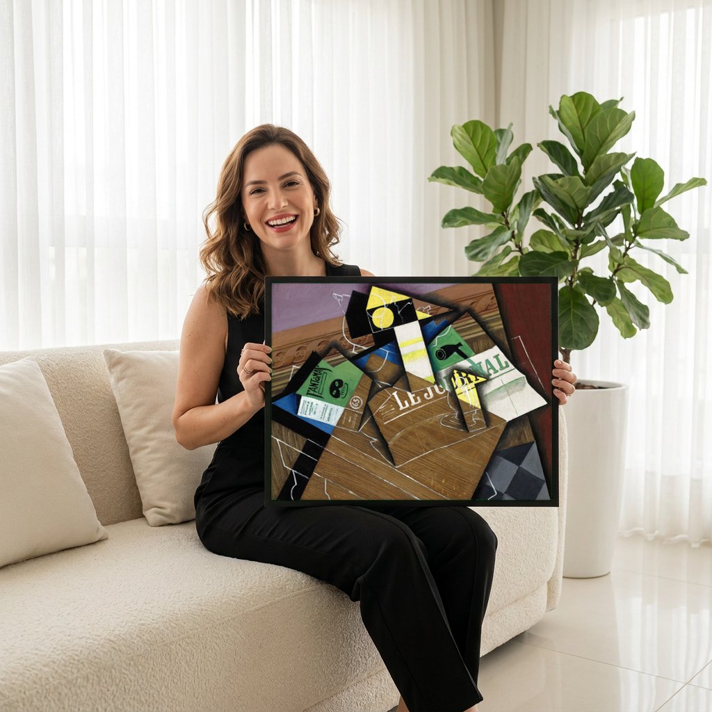 Quadro Decorativo 'Fantômas' - Juan Gris | modelo apresentando o quadro emoldurado