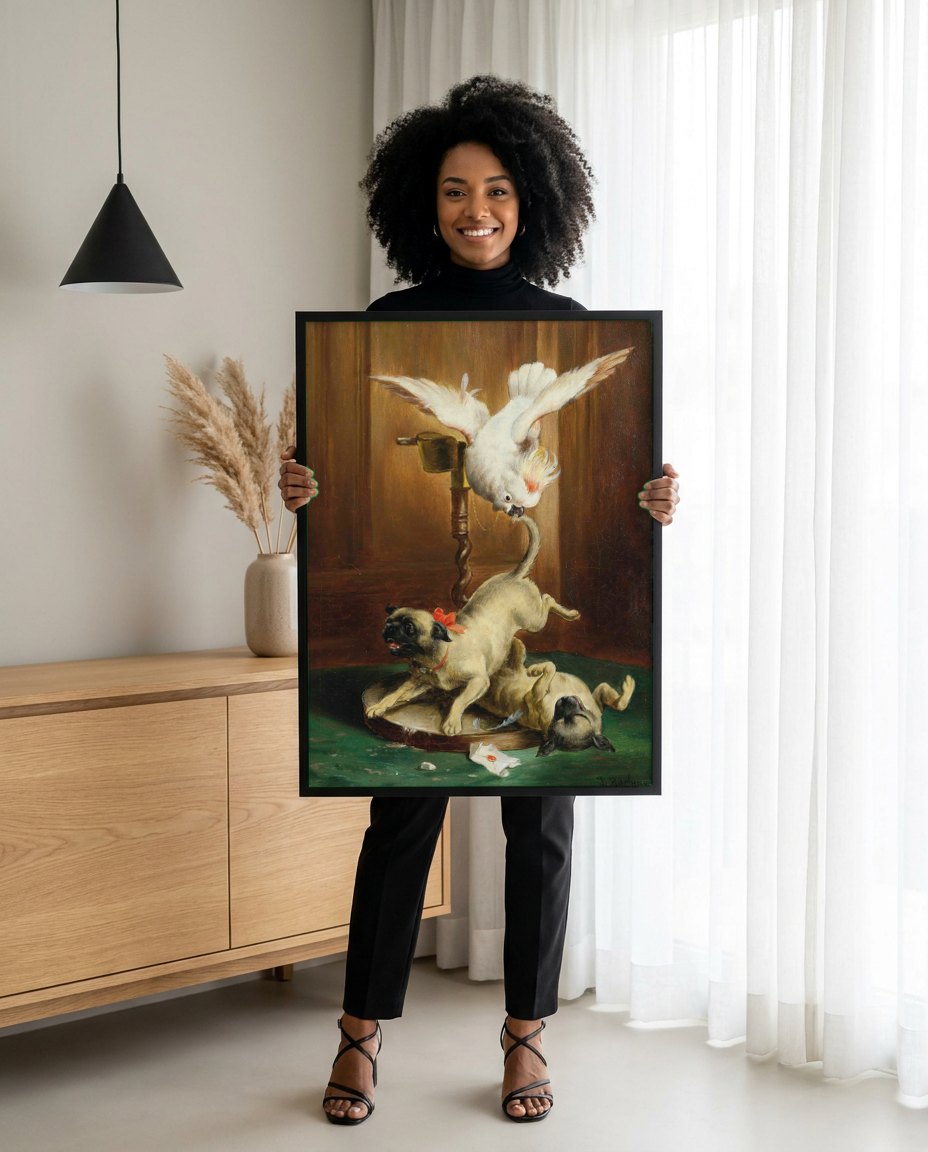 Quadro Decorativo Cacatua e Pugs Travessos - Carl Reichert | modelo apresentando o quadro emoldurado