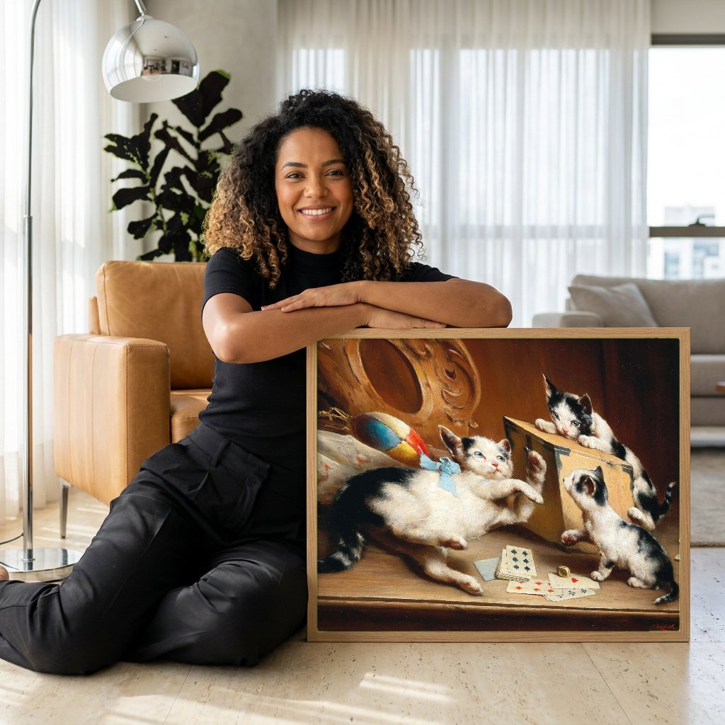Quadro Decorativo Gatinhos Brincalhões - Carl Reichert com modelo em ambiente