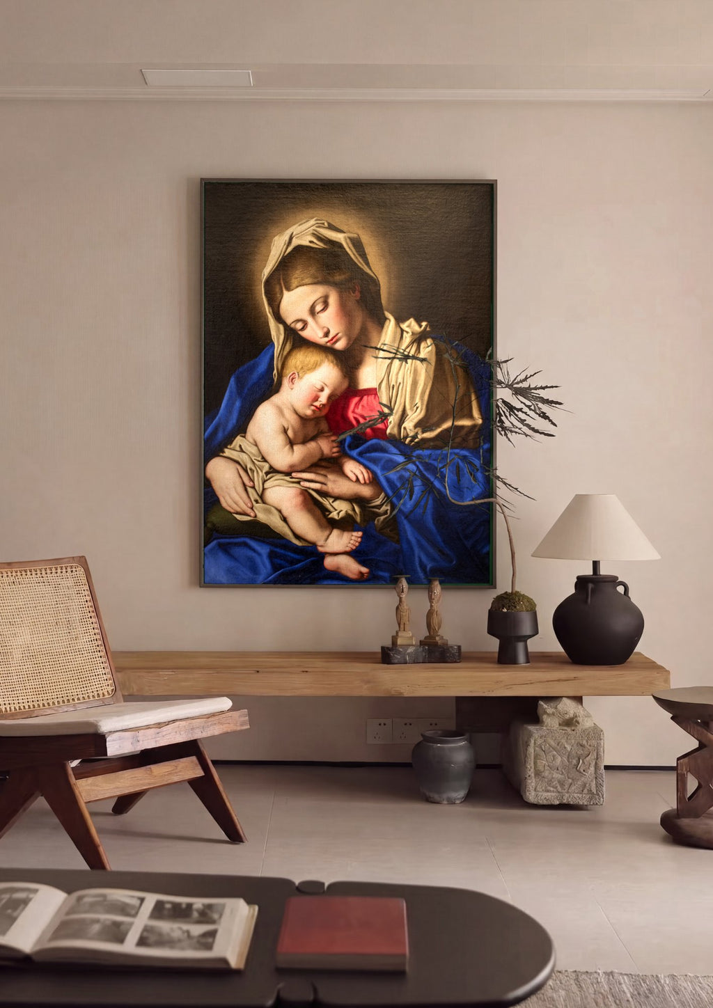 Quadro Decorativo A Virgem e o Menino - Sassoferrato em ambiente decorado