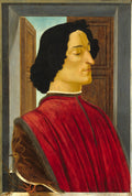 Retrato de perfil de um jovem com cabelos escuros e vestes vermelhas, segurando uma pomba, atribuído a Sandro Botticelli, contra um fundo com uma porta aberta para o céu.