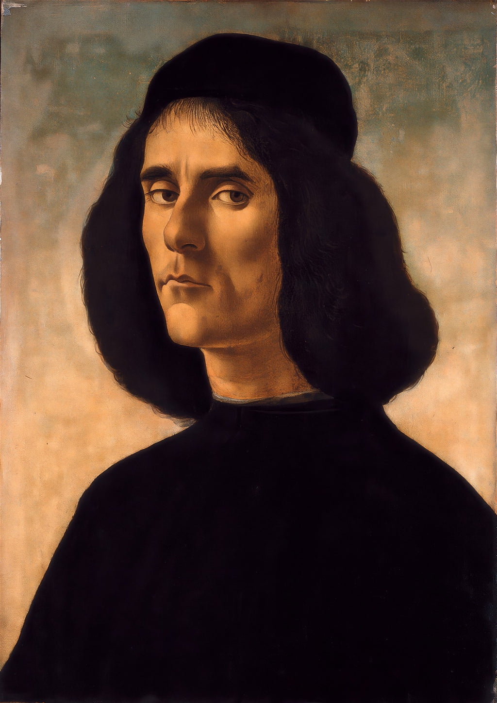 Retrato de um jovem do Renascimento com gorro preto e cabelo comprido, atribuído a Sandro Botticelli, olhando diretamente para o observador.
