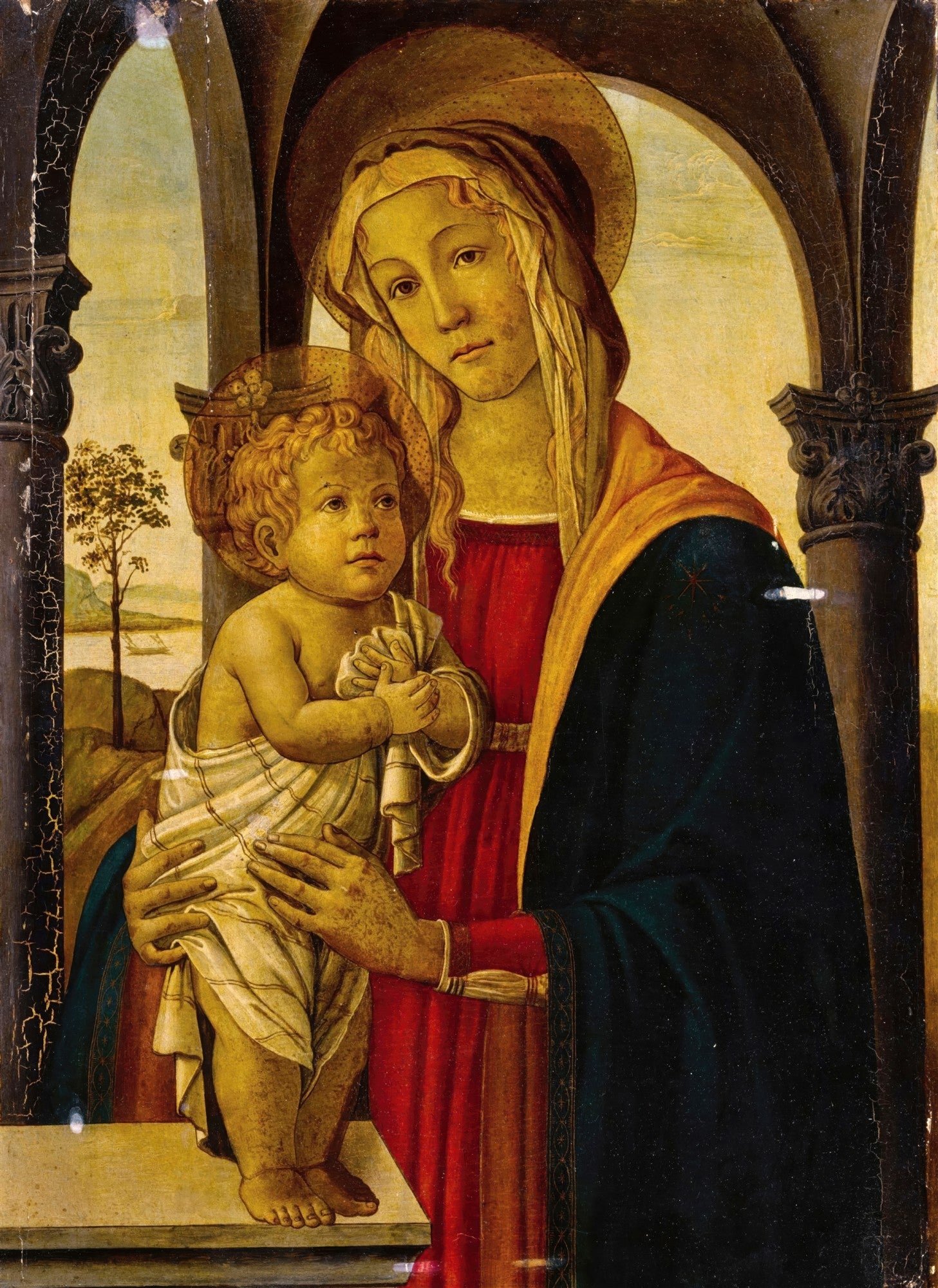 Pintura renascentista de Sandro Botticelli "Madonna e o Menino" com Maria segurando o bebê Jesus em uma composição serena e delicada com fundo arquitetônico e paisagem.