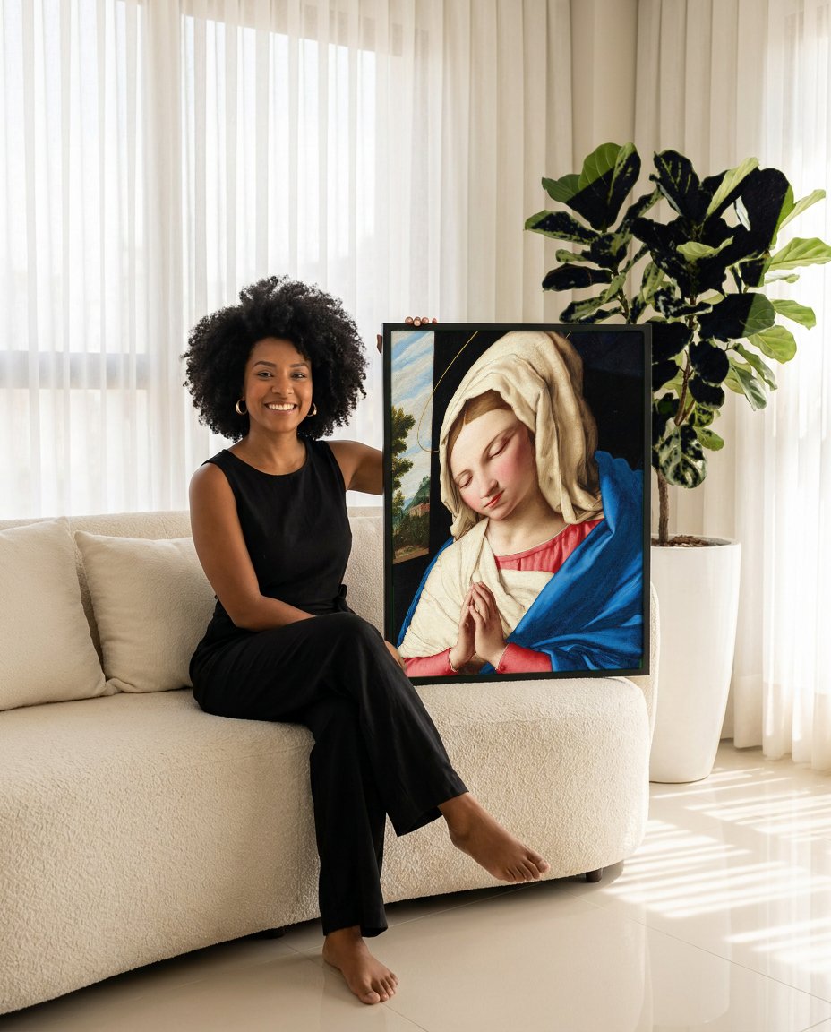 Quadro Decorativo A Virgem em Oração - Sassoferrato com modelo em ambiente