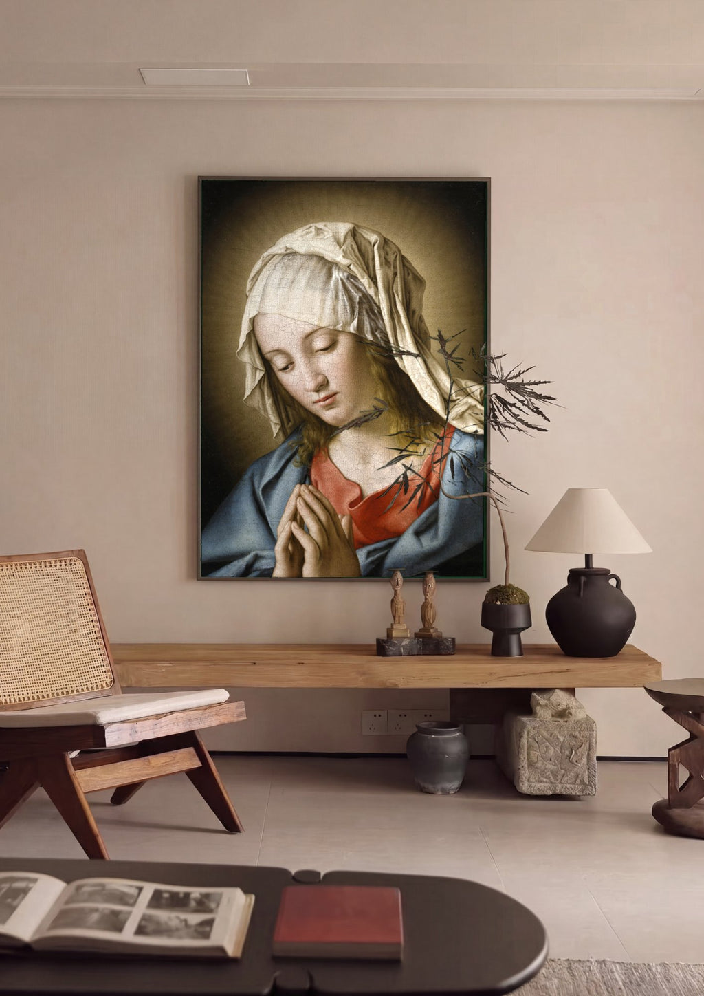 Quadro Decorativo A Virgem em Oração - Sassoferrato em ambiente decorado