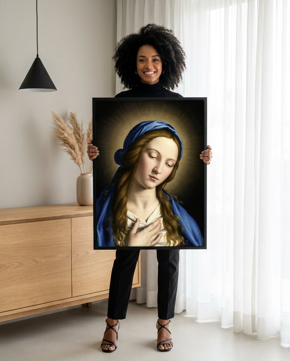 Quadro Decorativo A Virgem em Oração - Sassoferrato com modelo em ambiente