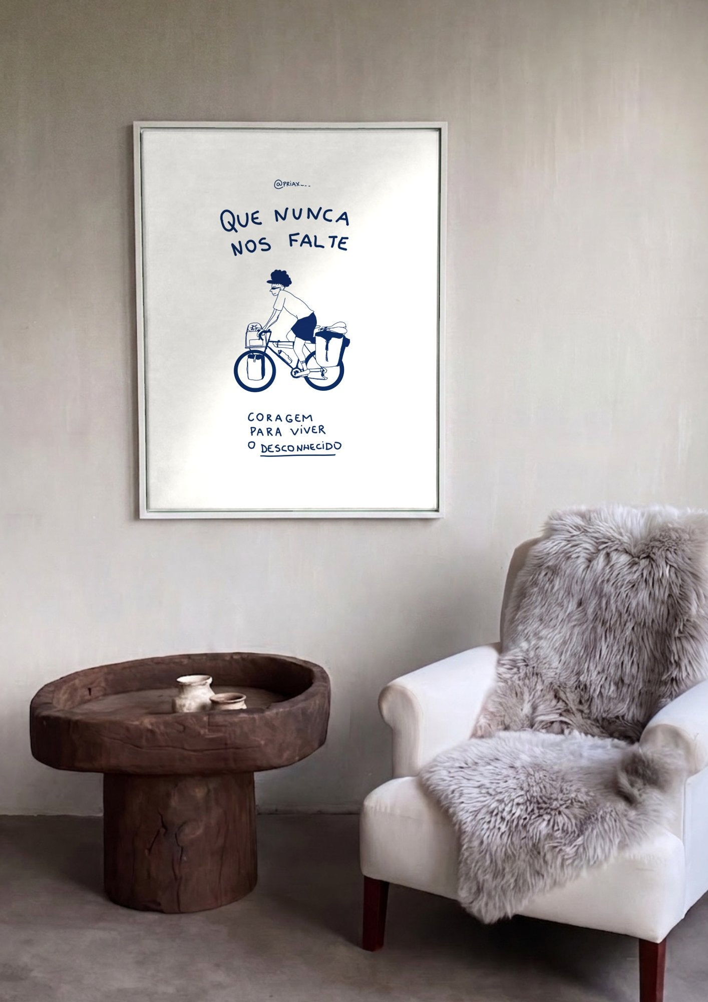 Quadro Decorativo 'Que Nunca Nos Falte Coragem' - Cicloviagem - Priscila Maciel em ambiente decorado