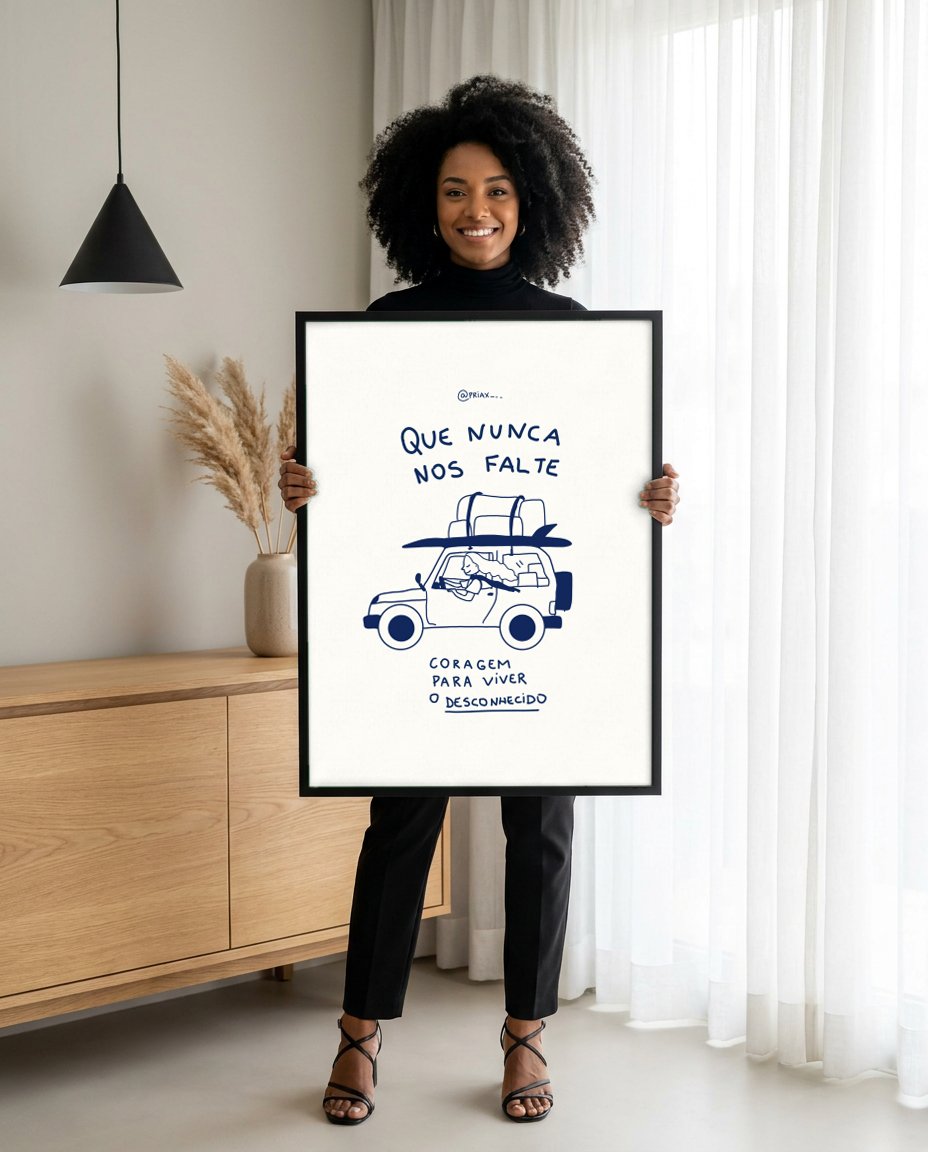 Quadro Decorativo 'Que Nunca Nos Falte Coragem' - Carro - Priscila Maciel com modelo em ambiente