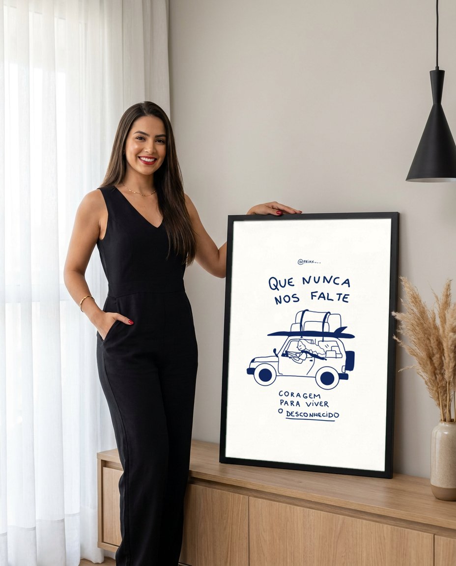 Quadro Decorativo 'Que Nunca Nos Falte Coragem' - Carro - Priscila Maciel com modelo em ambiente