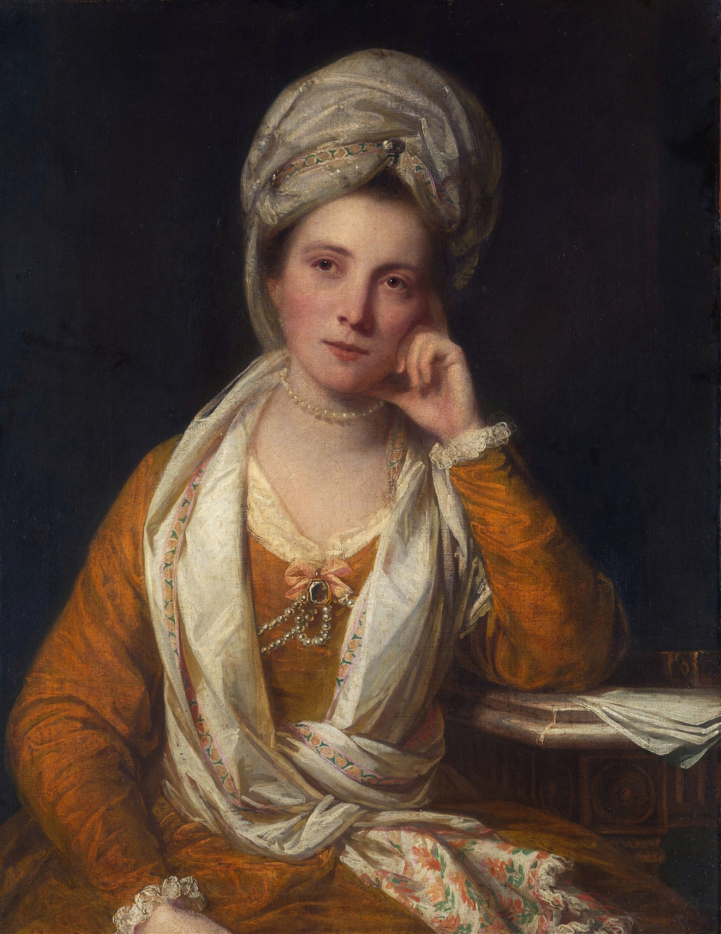 Retrato de uma mulher com turbante e vestido amarelo-mostarda, em estilo clássico, pintado por Sir Joshua Reynolds. Ela apoia o rosto na mão com um olhar pensativo.