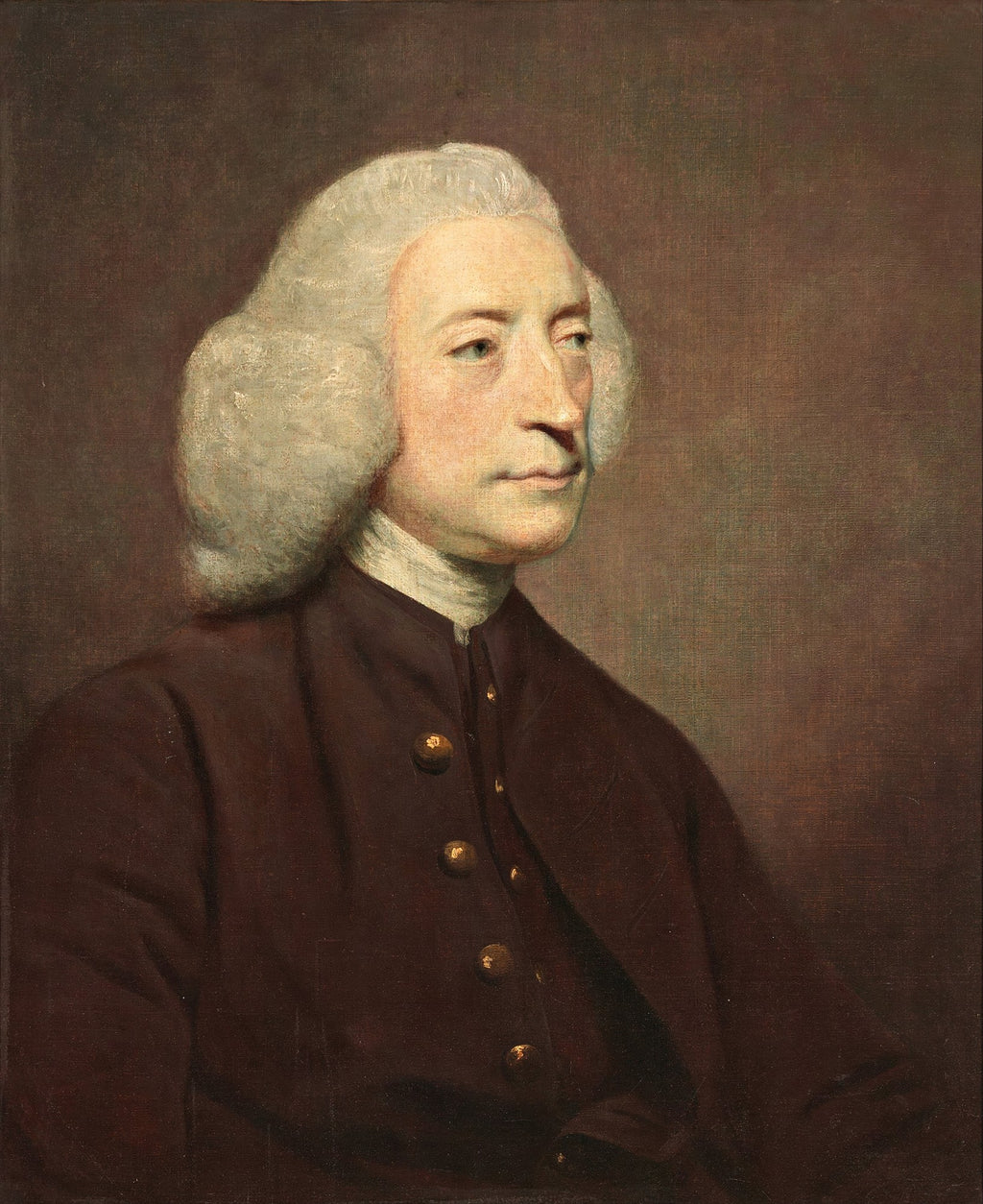 Retrato de um cavalheiro do século XVIII com peruca branca e casaco marrom, atribuído a Sir Joshua Reynolds. Fundo neutro e sóbrio.