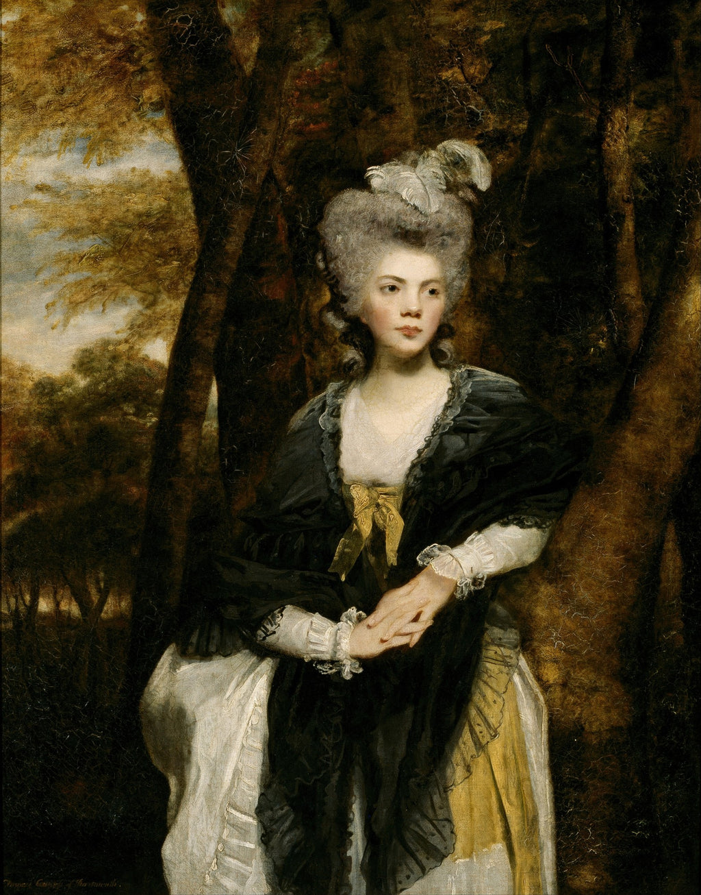 Retrato clássico de uma senhora do século XVIII, Mrs. Charlotte Frances Bentinck, com um penteado alto e um chapéu de pena, vestindo roupas escuras e claras, em frente a uma paisagem arborizada. Obra de Sir Joshua Reynolds.