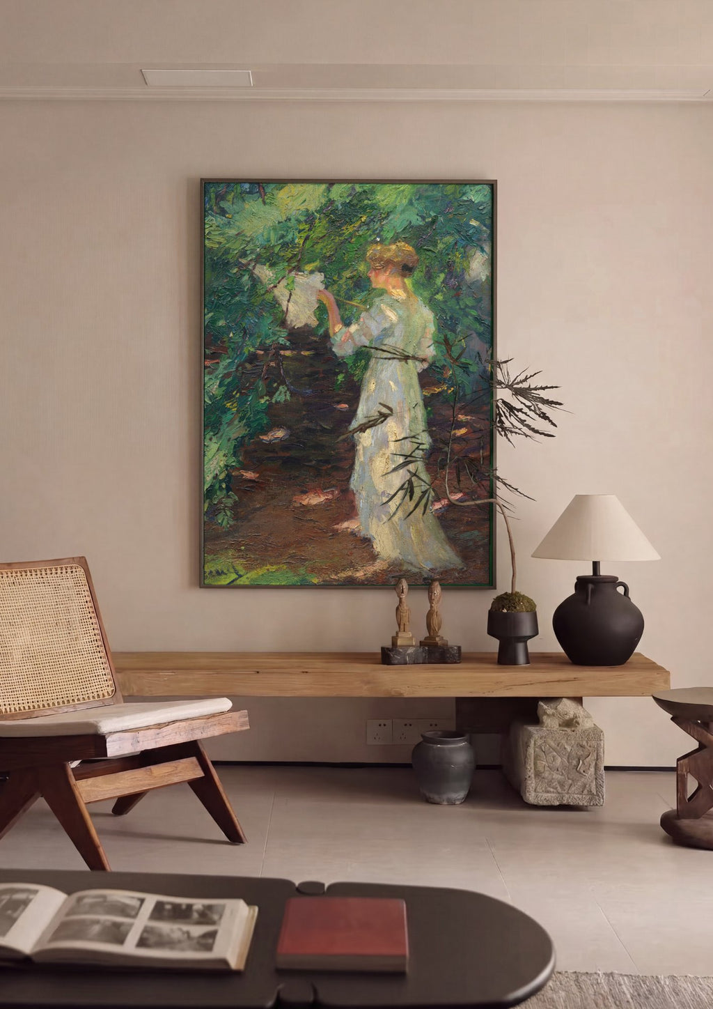 Quadro Decorativo Mulher com Guarda-Sol - Edward Cucuel em ambiente decorado