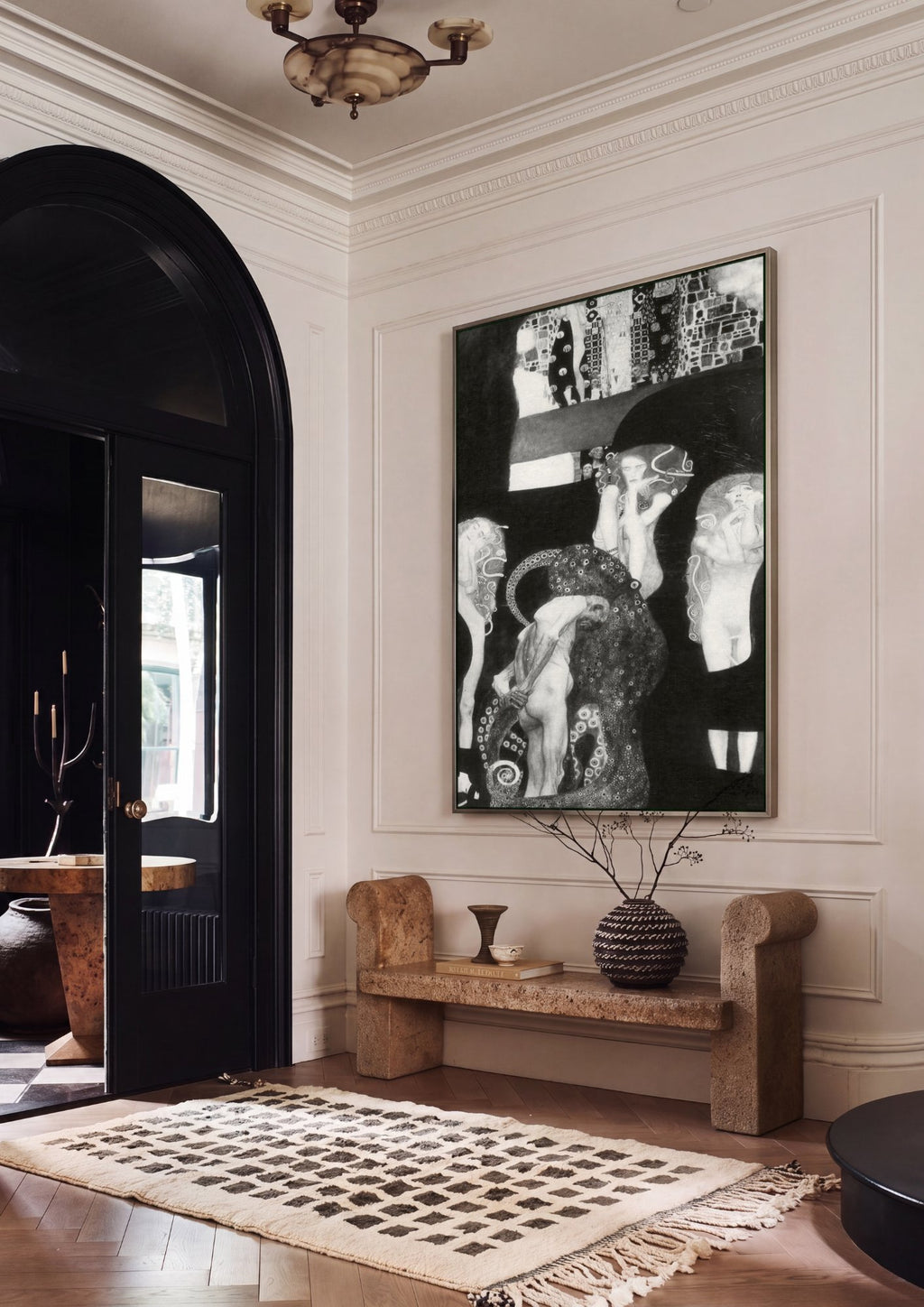 Quadro Decorativo 'As Forças Hostis' - Gustav Klimt em ambiente decorado