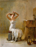Pintura a óleo de Theodoros Ralli, 'A Mulher no Banho', retratando uma mulher de perfil, sentada, com toalha na cabeça e vestindo uma túnica branca, em um ambiente de banho oriental.