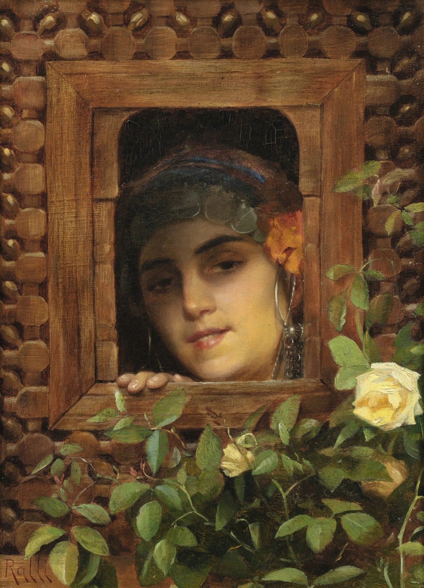 Retrato de uma jovem mulher com lenço na cabeça e flor no cabelo, espiando por uma janela de madeira entalhada, rodeada por rosas brancas e folhagens. A obra 'A Jovem do Cairo' de Theodoros Rall.