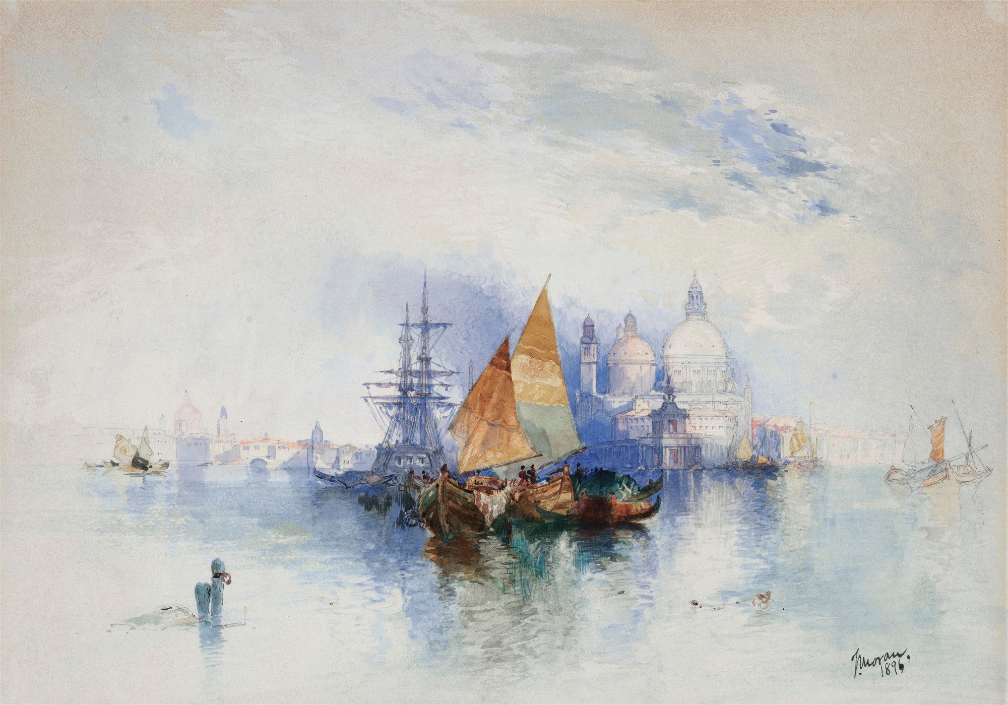 Quadro decorativo de uma paisagem aquática com barcos e uma cidade ao fundo. A obra é de Thomas Moran, com tons suaves de azul, cinza e marrom.