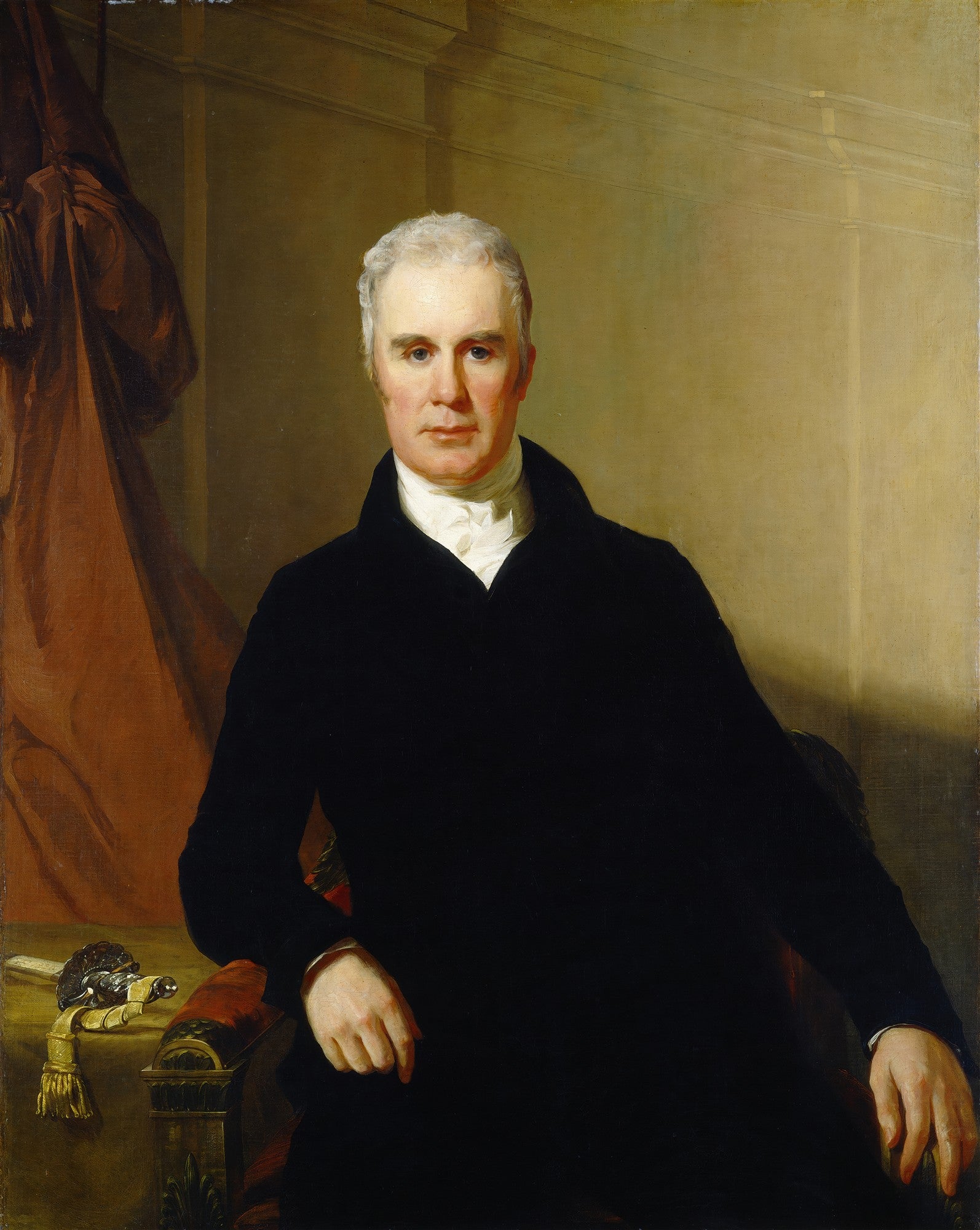 Retrato de um homem de meia-idade, com cabelos grisalhos e feições sérias, vestindo um casaco escuro e camisa branca, sentado em uma cadeira com detalhes em vermelho, com uma espada na lateral. O fundo é neutro, em tons terrosos, com cortinas vermelhas e detalhes arquitetônicos.