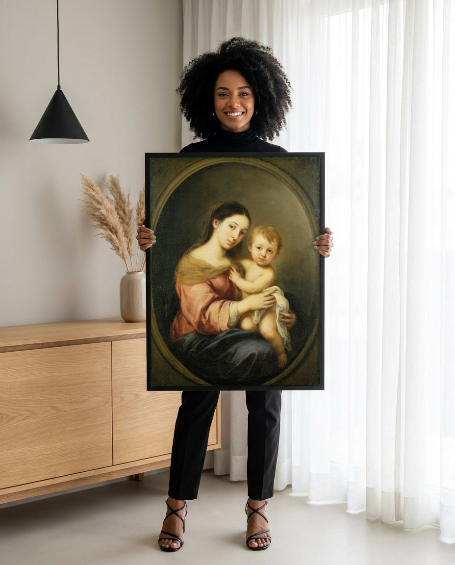 Quadro Decorativo A Virgem e o Menino - Murillo | modelo apresentando o quadro emoldurado