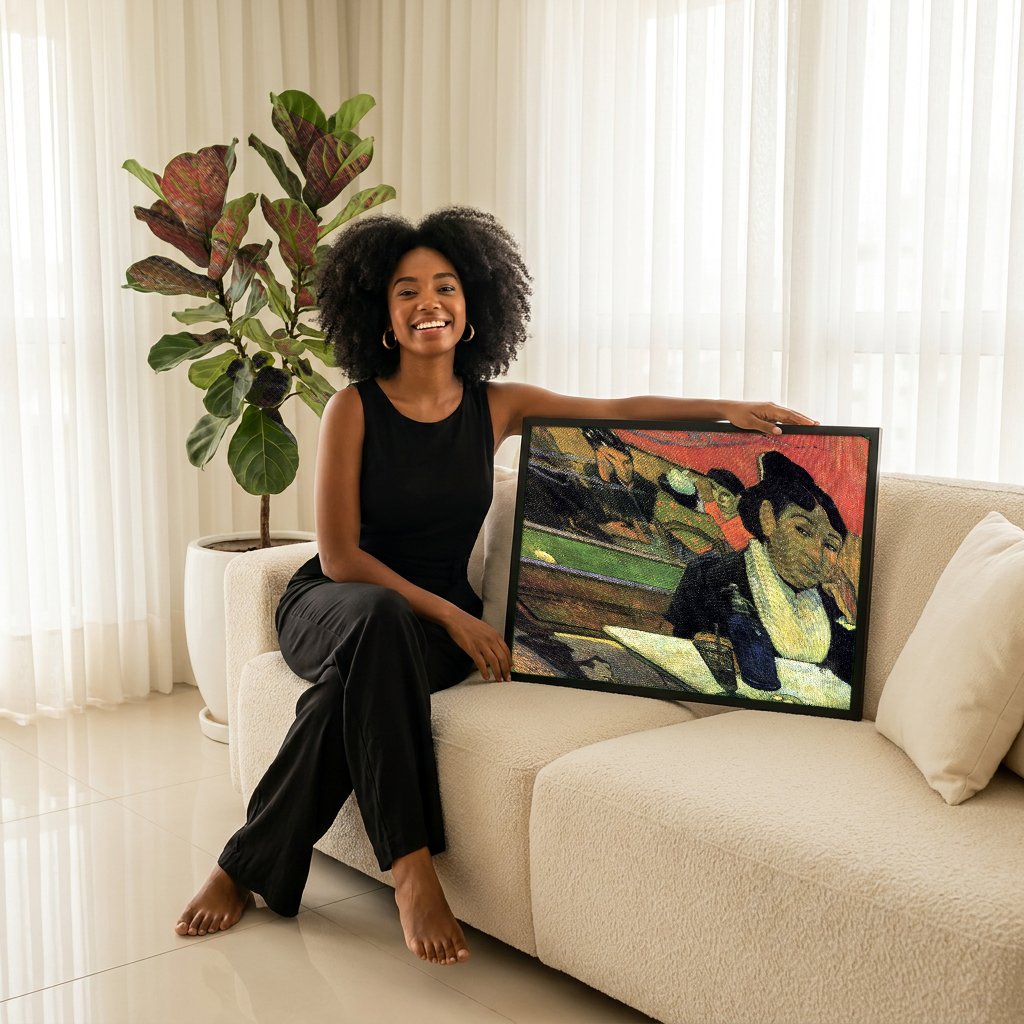 Quadro Decorativo Café à Noite - Gauguin com modelo em ambiente