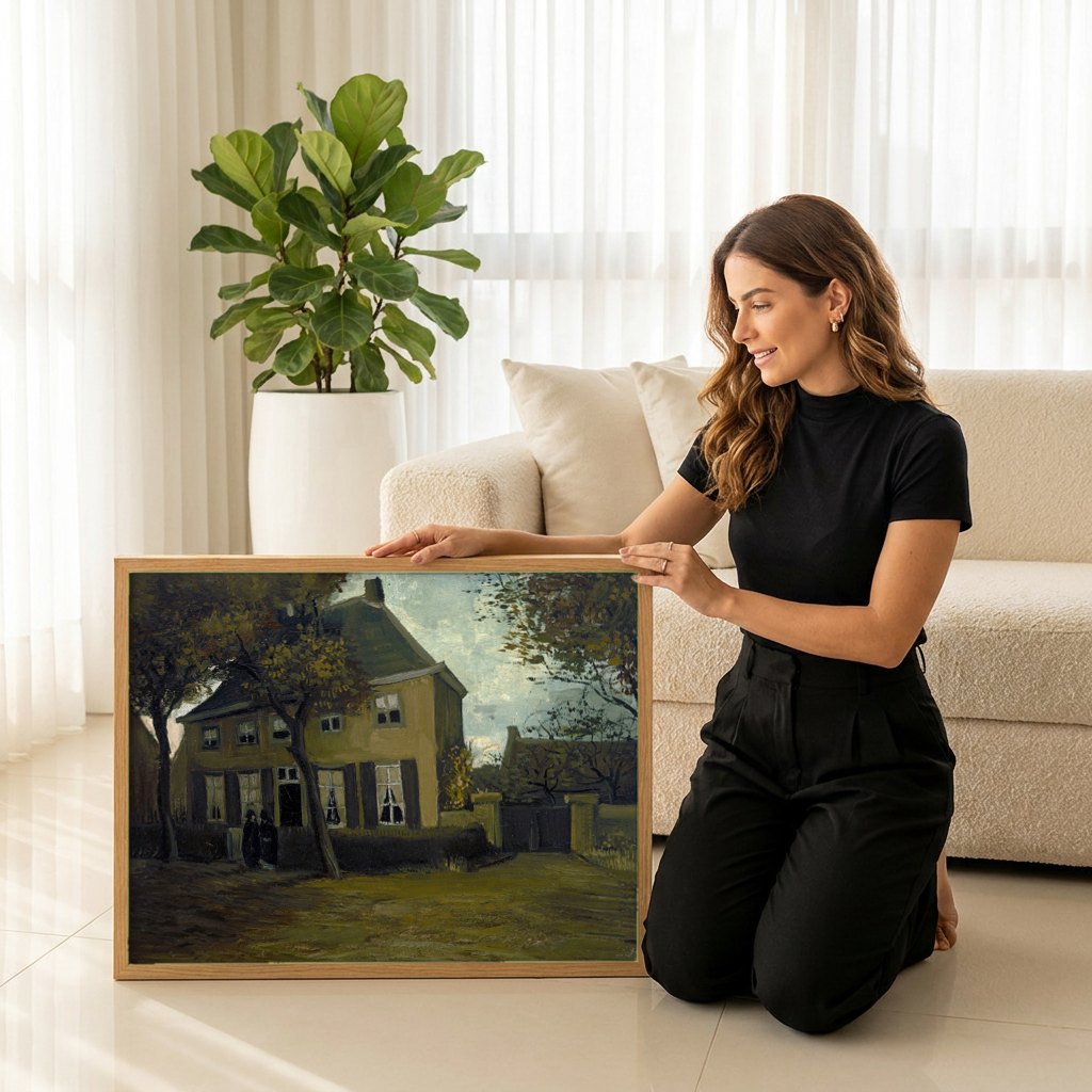 Quadro Decorativo A Casa Amarela (A Rua) - Van Gogh | modelo apresentando o quadro emoldurado