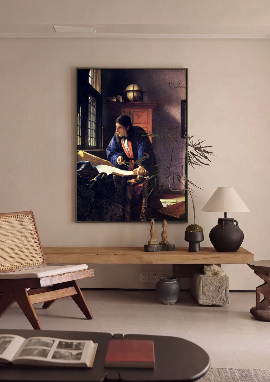Quadro Decorativo O Geógrafo - Johannes Vermeer em ambiente decorado