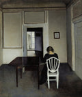 Quadro decorativo Interior com Mulher Sentada, de Vilhelm Hammershøi, mostrando uma mulher de costas em um interior melancólico, com uma mesa e uma porta ao fundo. A imagem tem tons neutros e iluminação suave.