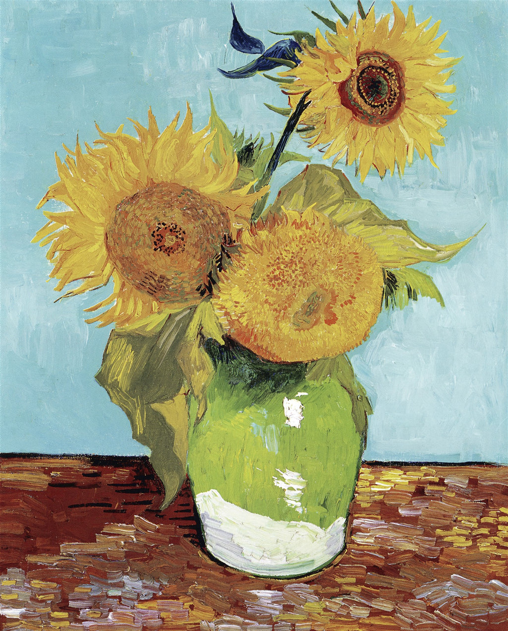 Quadro decorativo com a pintura 'Doze Girassóis numa Jarra' de Vincent van Gogh, mostrando girassóis amarelos vibrantes em um vaso verde contra um fundo azul-claro. A pincelada é visivelmente espessa e expressiva.