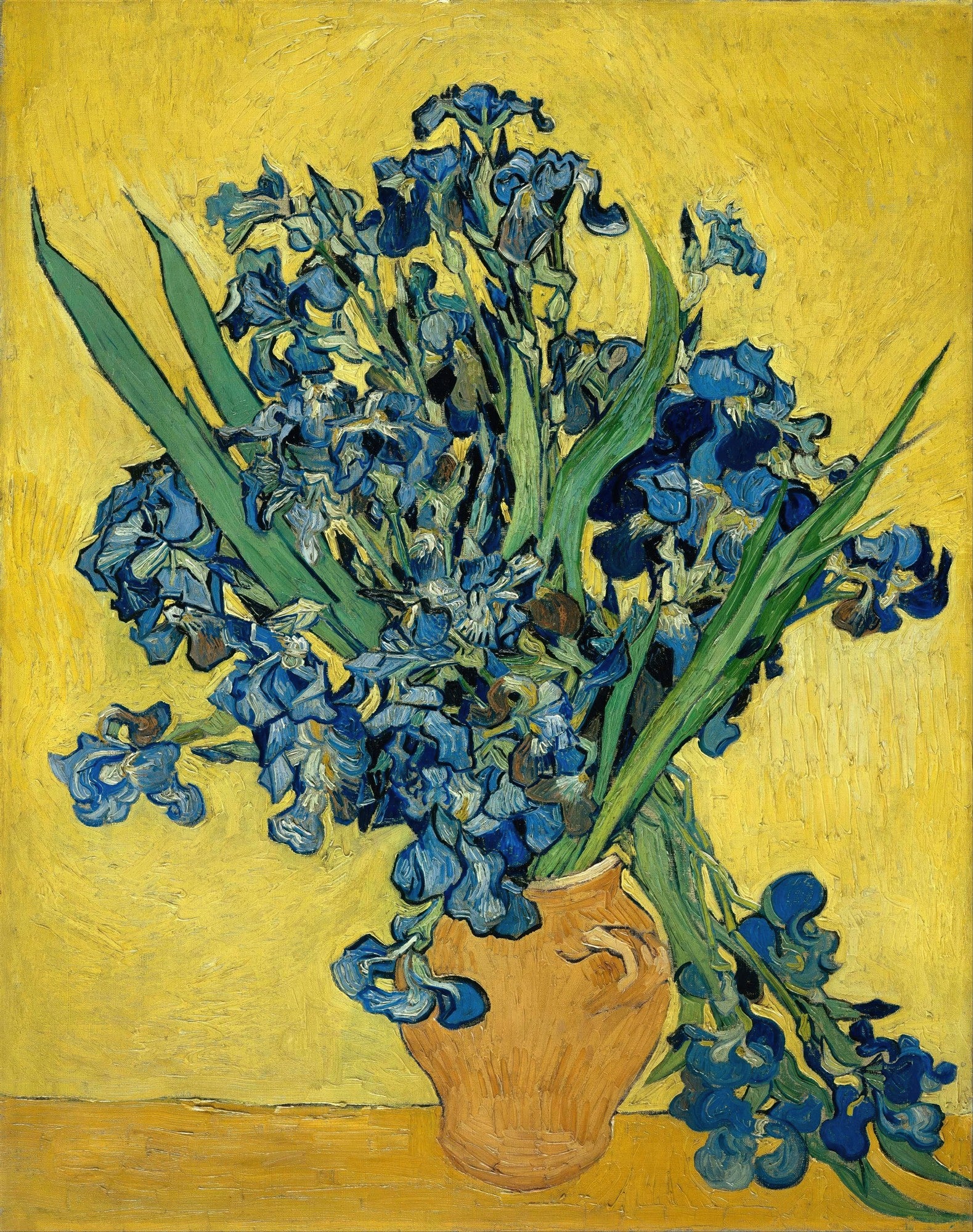 Quadro decorativo com pintura de vaso de íris azuis vibrantes contra um fundo amarelo intenso, com pinceladas expressivas de Van Gogh.